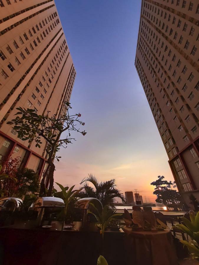 Hotel Gunawangsa Merr Surabaya Exterior photo